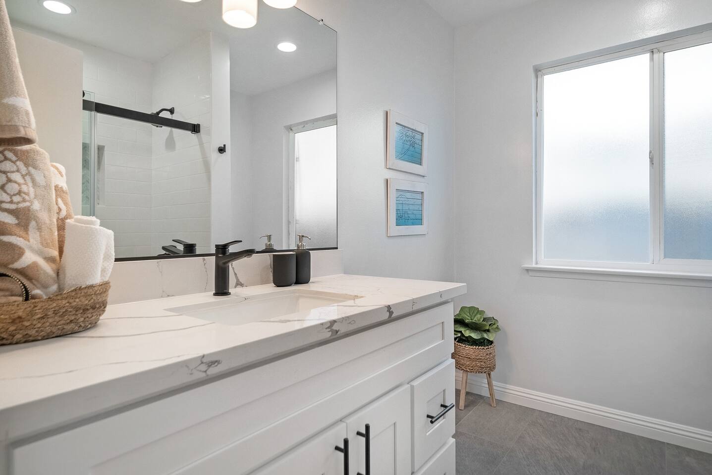 Clean bathroom.