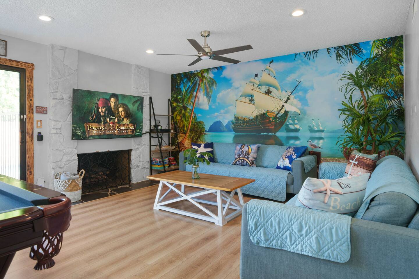 The Captain's Quarters Lounge