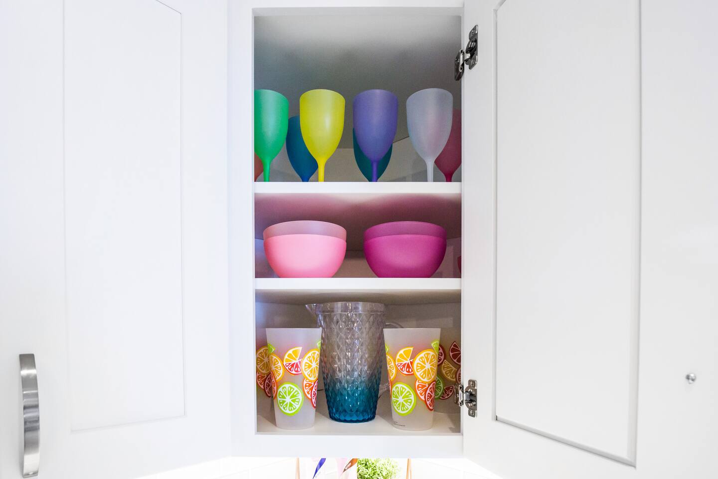 Plenty of cups and bowls!