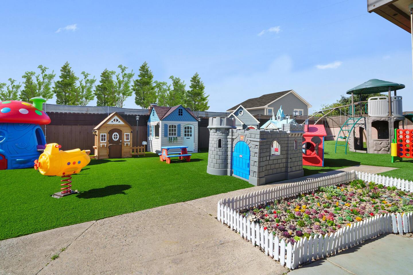 Play pretend city!