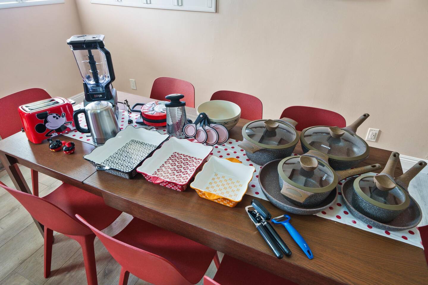 Plethora of cooking and baking sets!