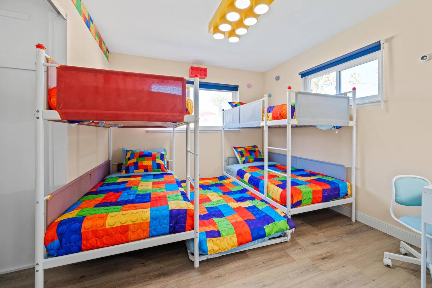 Trundle bed for extra sleepers!
