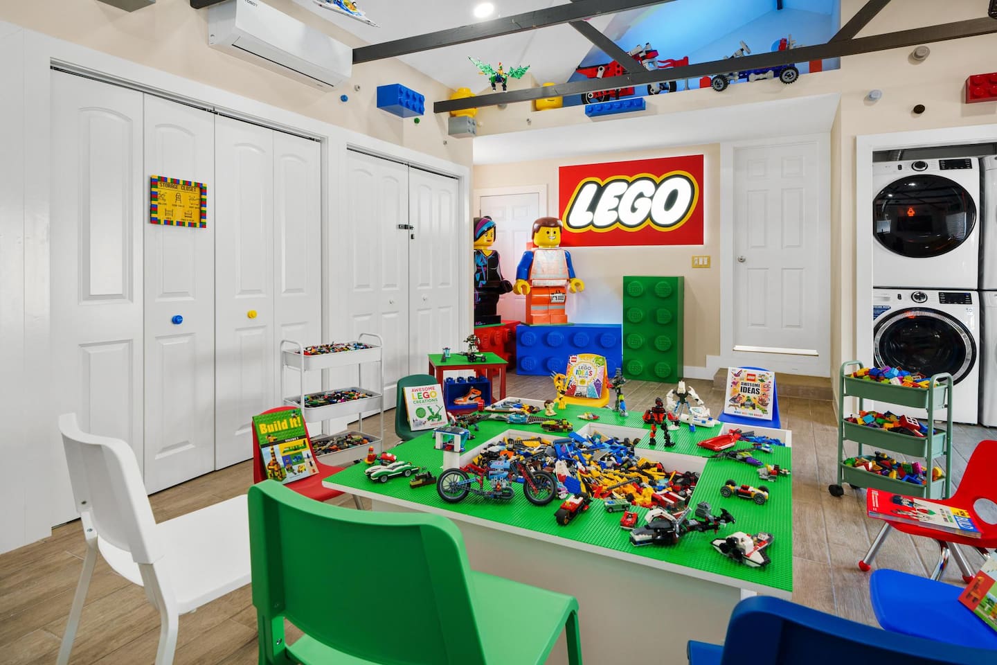 This LEGO play room is the dream of any LEGO lover. Let your imagination run wild!