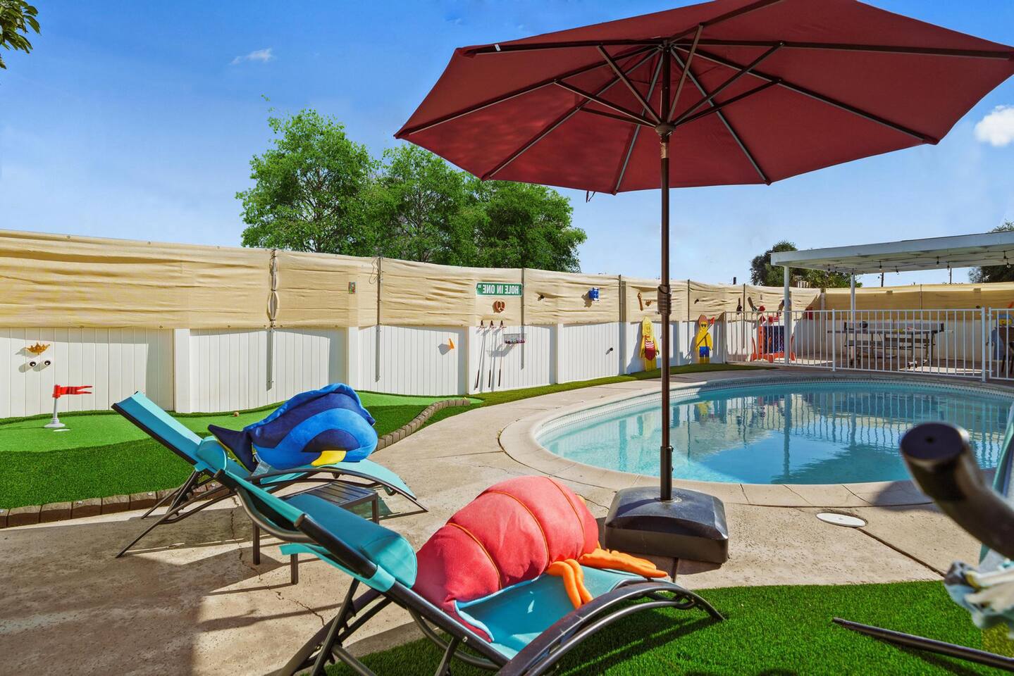 Dory and friends and swimming pool!