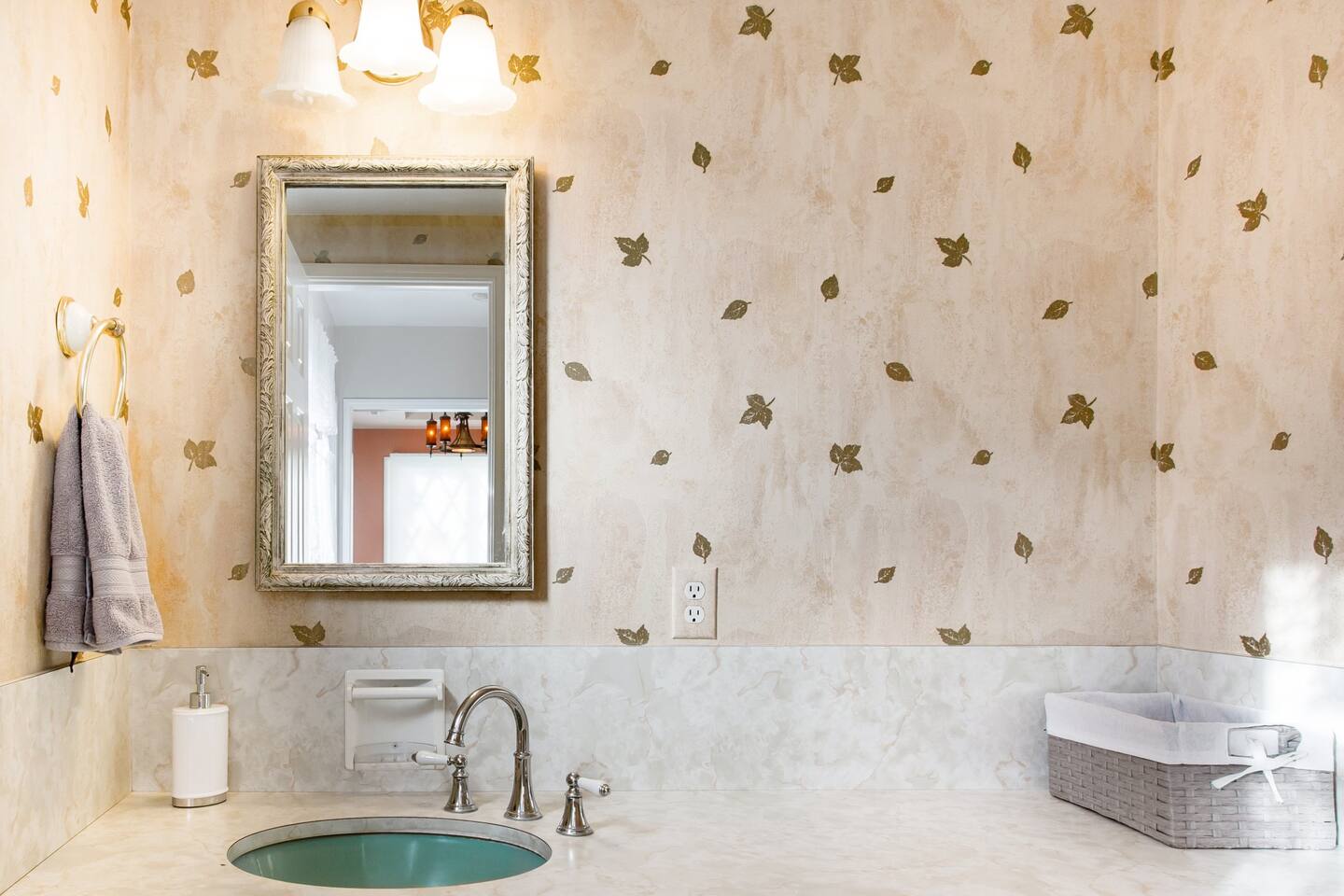 Cute bathroom!