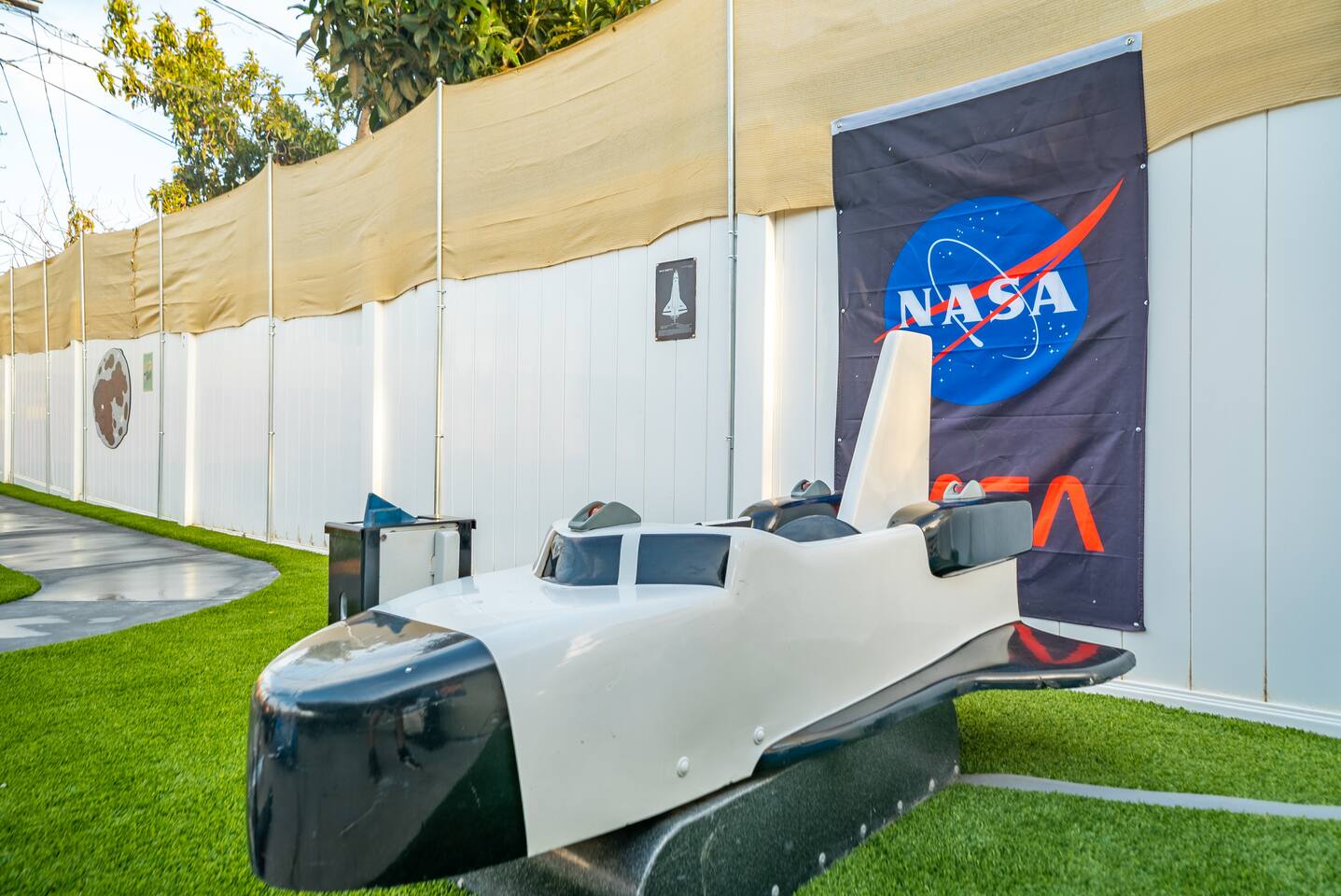 Space shuttle kiddie rider!