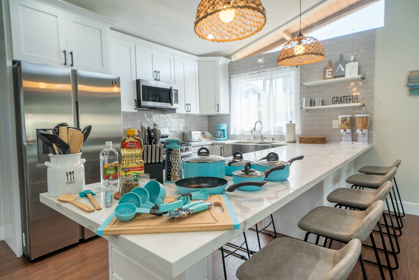 Fully stocked kitchen with all your cooking needs!