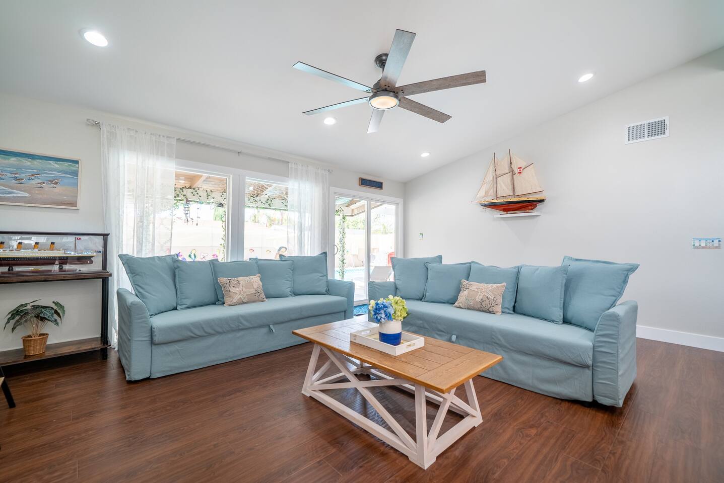 The Coral Reef Lounge