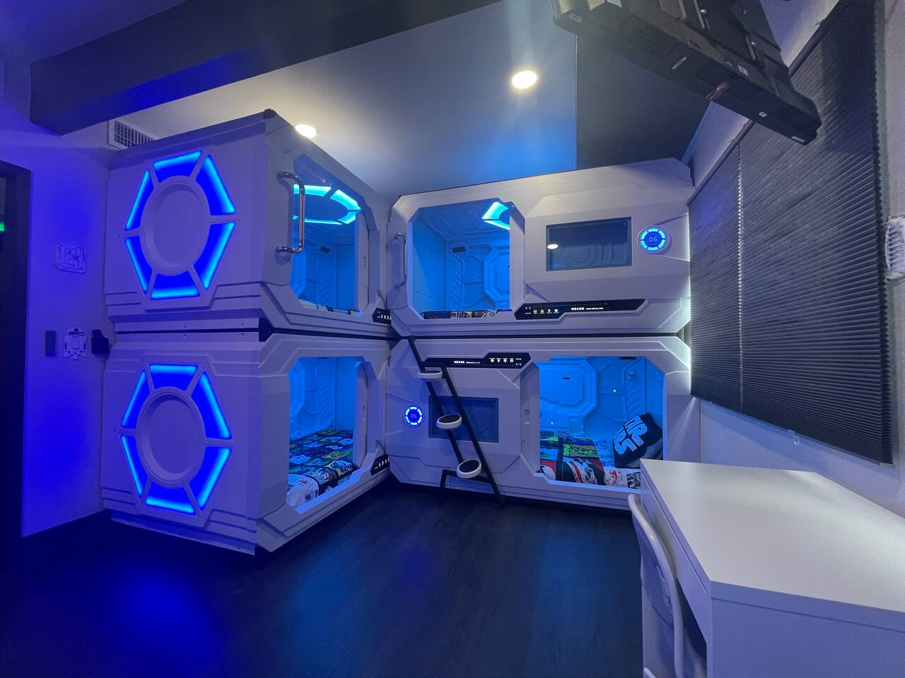 The Starship Sleep Pods